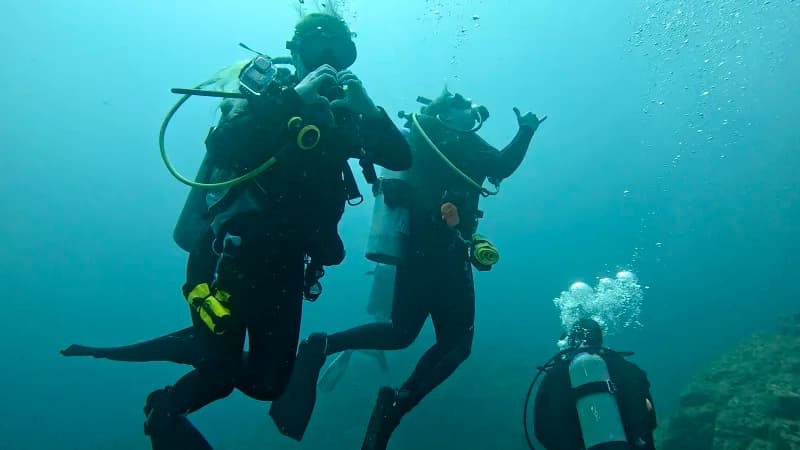Divemaster training with Scuba Life